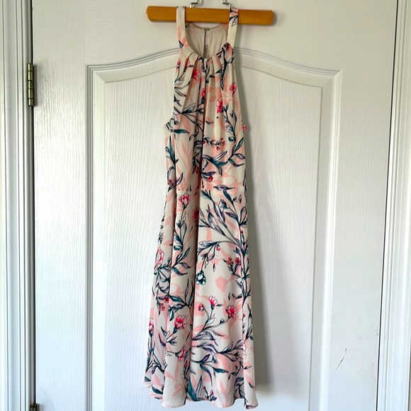 Express Floral Dress - Picture 2 of 4